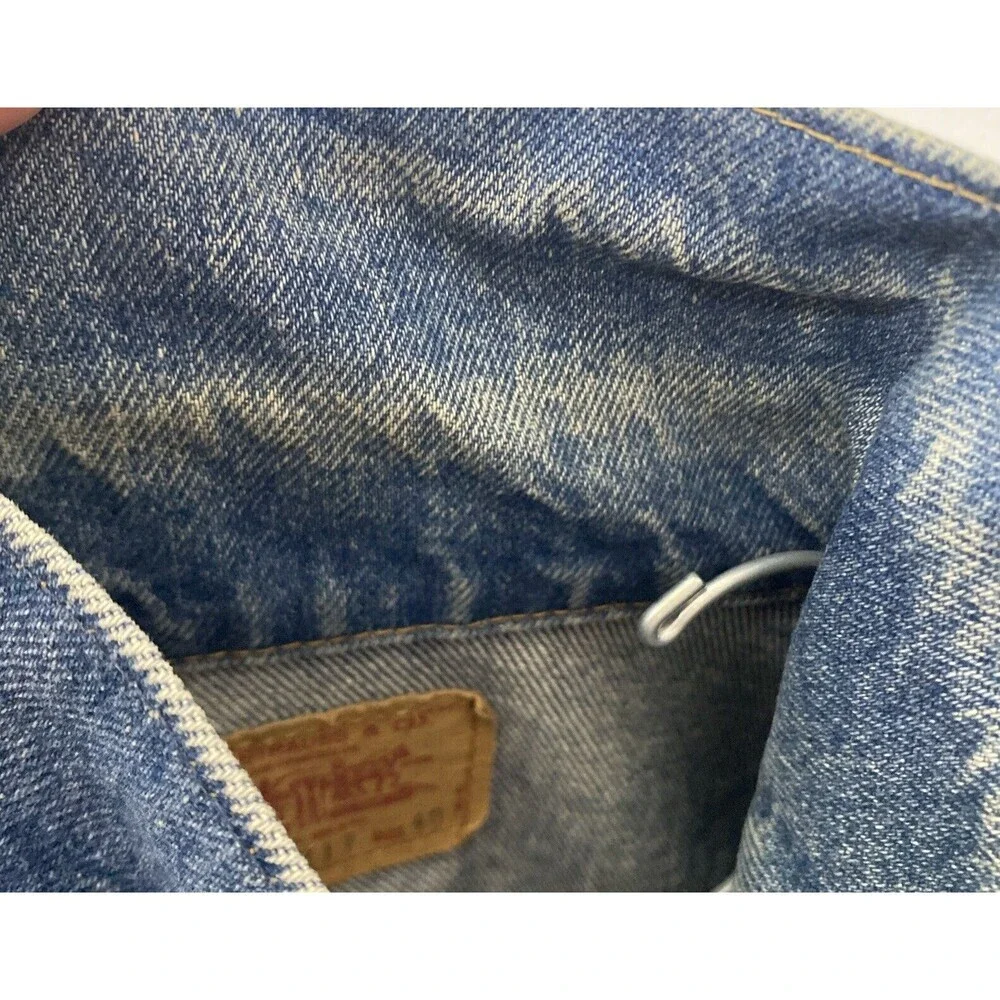 Vtg Levis Trucker Denim Jean Jacket Type III 70505 0217 Size 40 USA Medium Wash